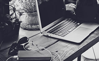 西甲媒体透露：阿隆索最大的失误就是没能留下更衣室定海神针莫德里奇